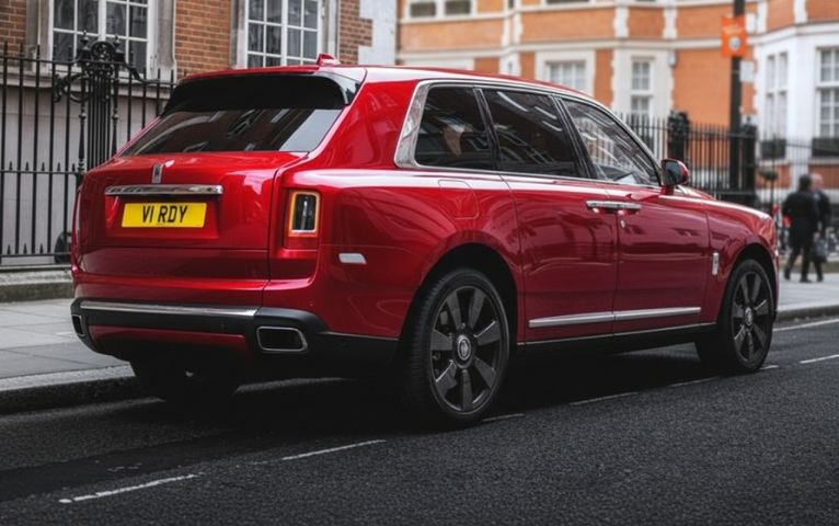 rolls-royce-cullinan-back